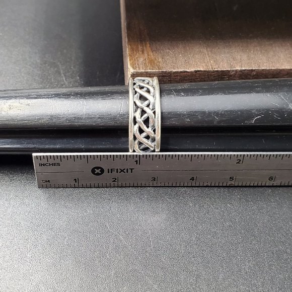 Size 8.25 Sterling Silver Woven Pattern Heavily Tarnished Ring - Picture 5 of 6